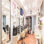 Салоны красоты;